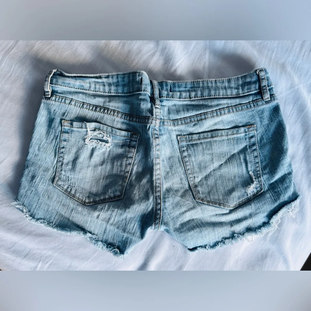Bullhead Denim Co Ripped Destroyed Distressed Denim Jean Shorts | Size 7 Blue - Image 2