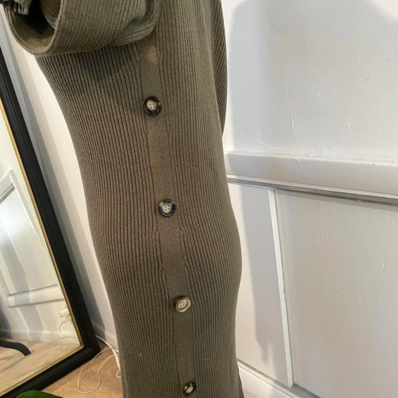 Khaki green ribbed knit mini dress with buttons and long sleeves - Image 4