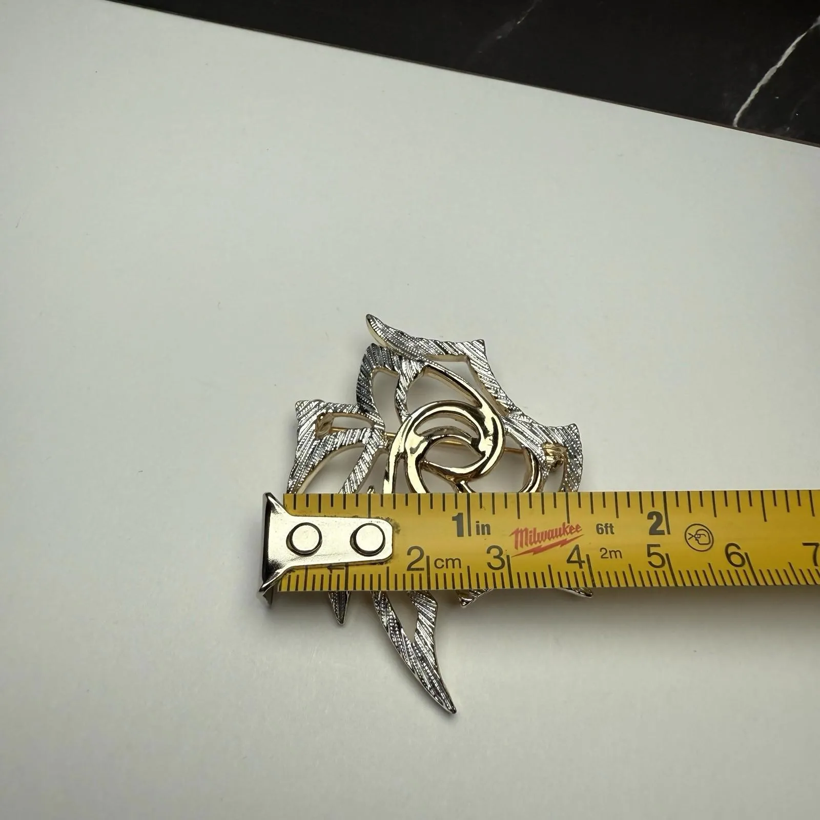 Sarah Coventry Two Tone Brooch Pin Signed Vintage Abstract Gold - Image 3