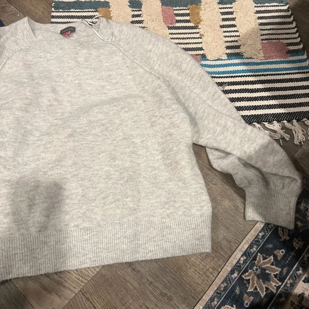 Vince Camuto large grey sweater - Image 7