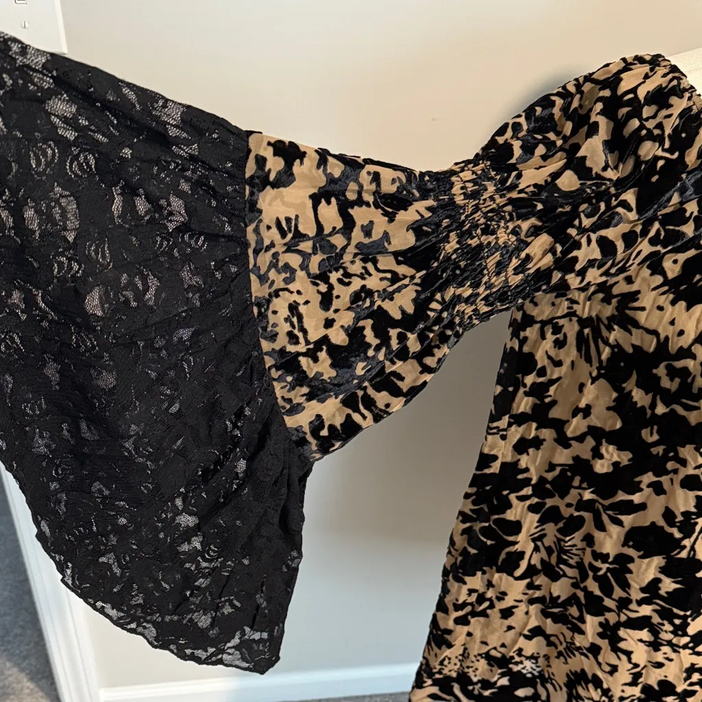 Joseph Ribkoff Black Velvet Tan Bell Lace long sleeve Tunic New Size 10 - Image 4