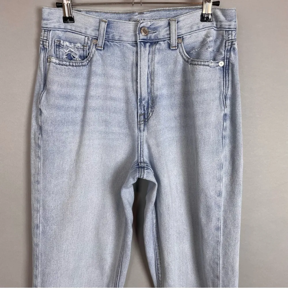 American Eagle Jeans AEO High Rise Mom Size 4 Regular Light Wash Distressed Blue - Image 5