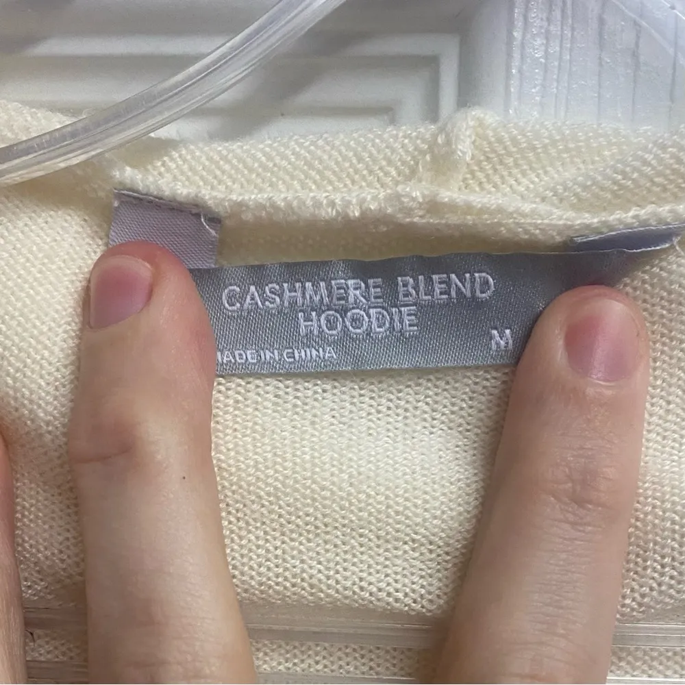 Member’s Mark Luxury Premier Collection Cashmere/Wool Blend Hoodie Size Medium - Image 2