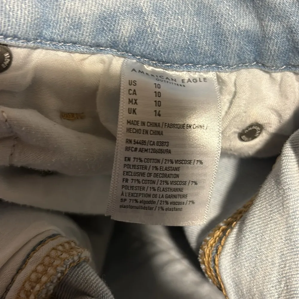 AE Curvy Hi-Rise Shortie Light Blue Denim Wash Stretch 10 Cuffed - Image 6