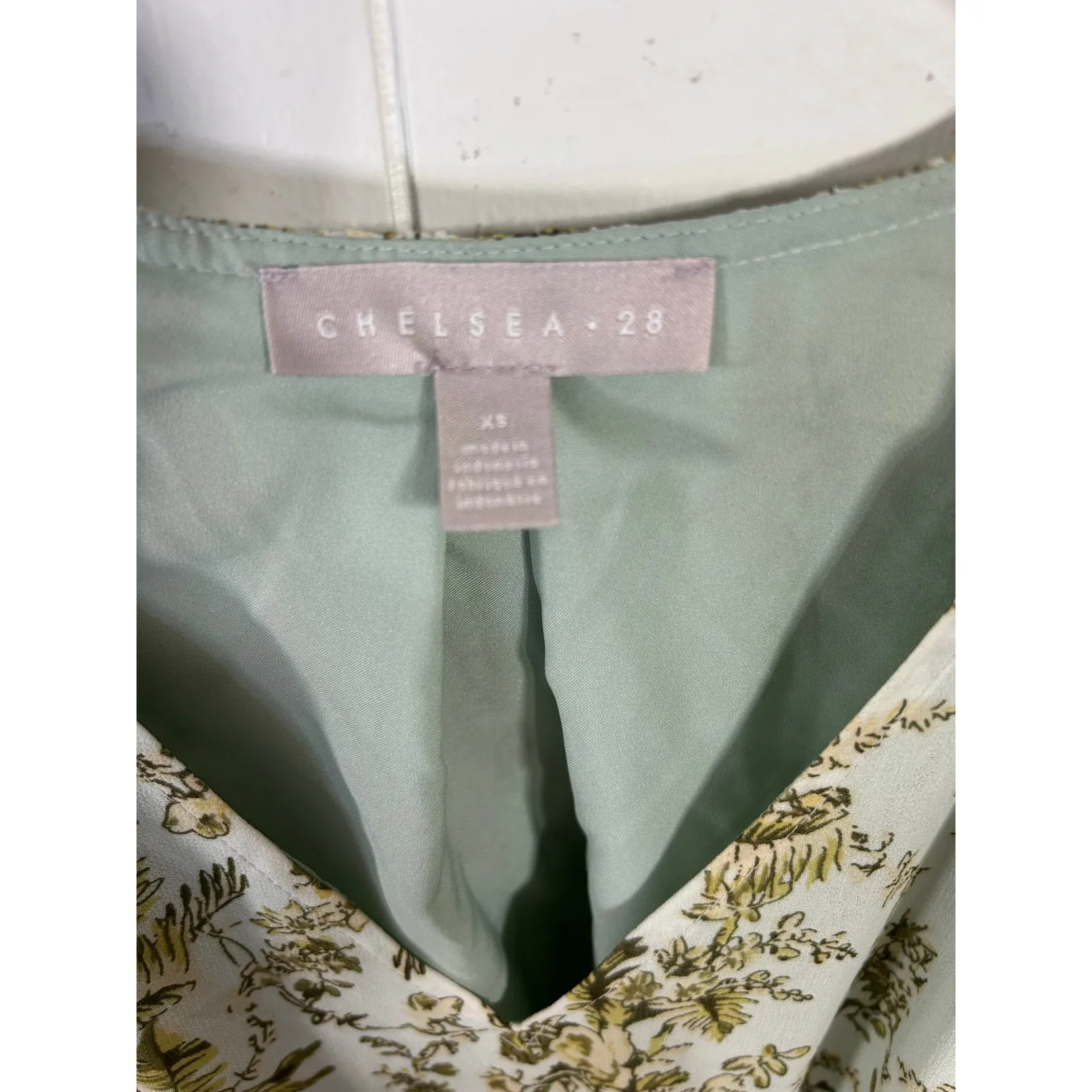 Chelsea28 Tiered Ruffle Long Sleeve Chiffon Dress in Green. Size XS. NWOT - Image 3