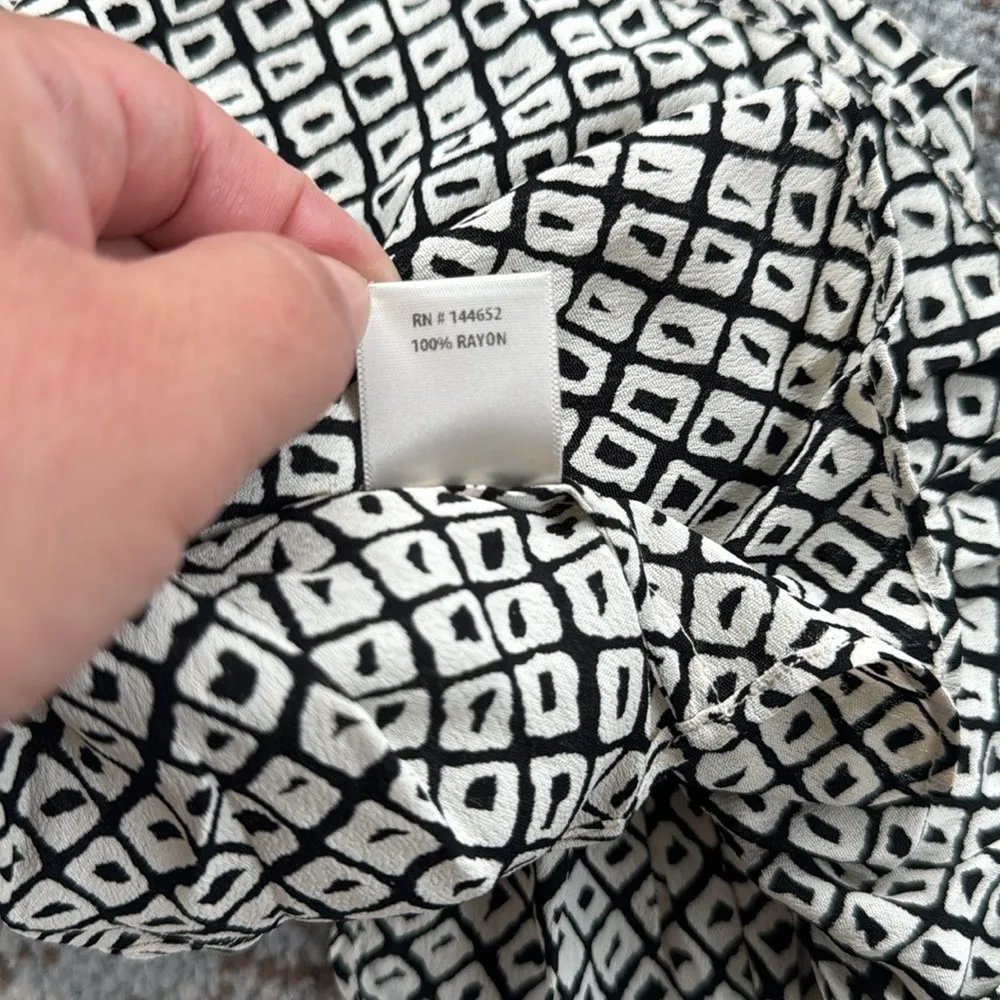 Stone Cold Fox Tie Front Crop Top White/ Black XS - Image 7