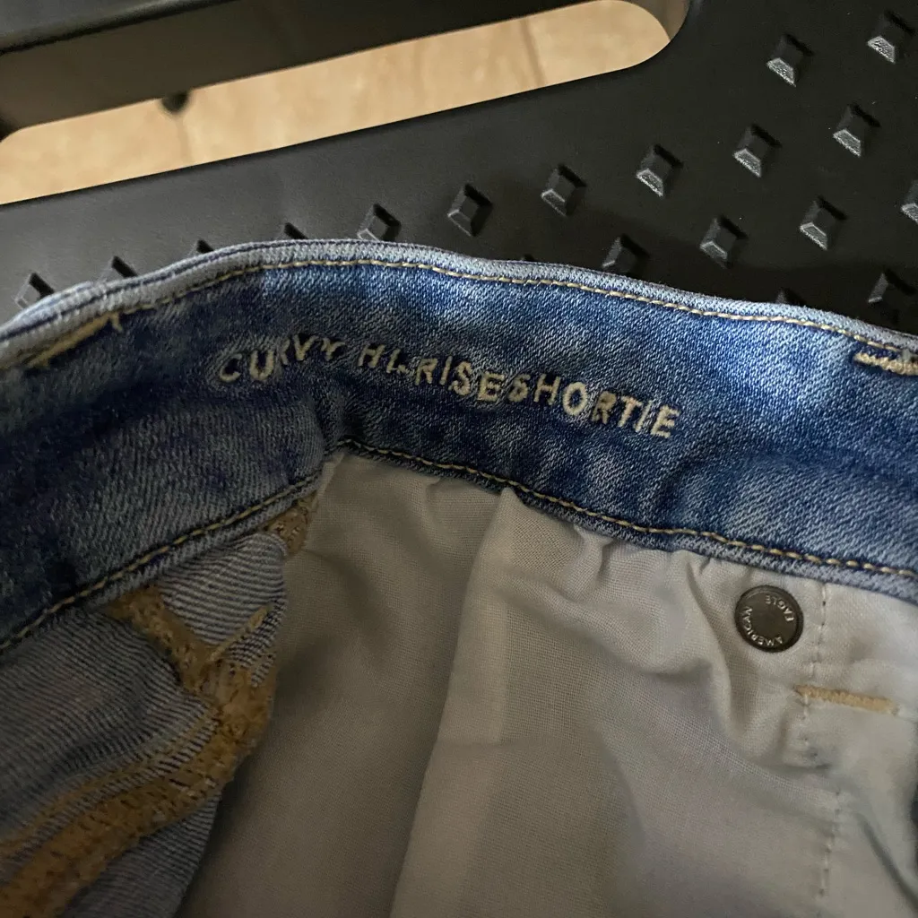 American Eagle Outfitters Curvy Hi-Rise Shortie Jean Shorts Size 4 - Image 4