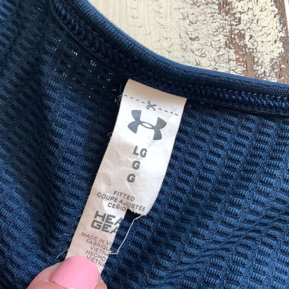 Under Armour athletic shirt size large - Image 5