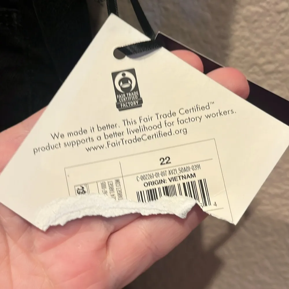 New Ava & Viv Women’s High Rise Flare Leg Fitted Hip Thigh Black Jeans size 22 - Image 8