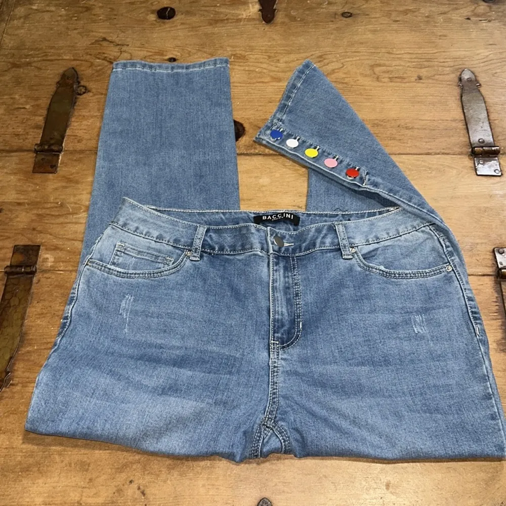 Woman’s BACCINI SLIM STRAIGHT ANKLE JEANS WITH BUTTONS AT ANKLE SIZE 10 - Image 2