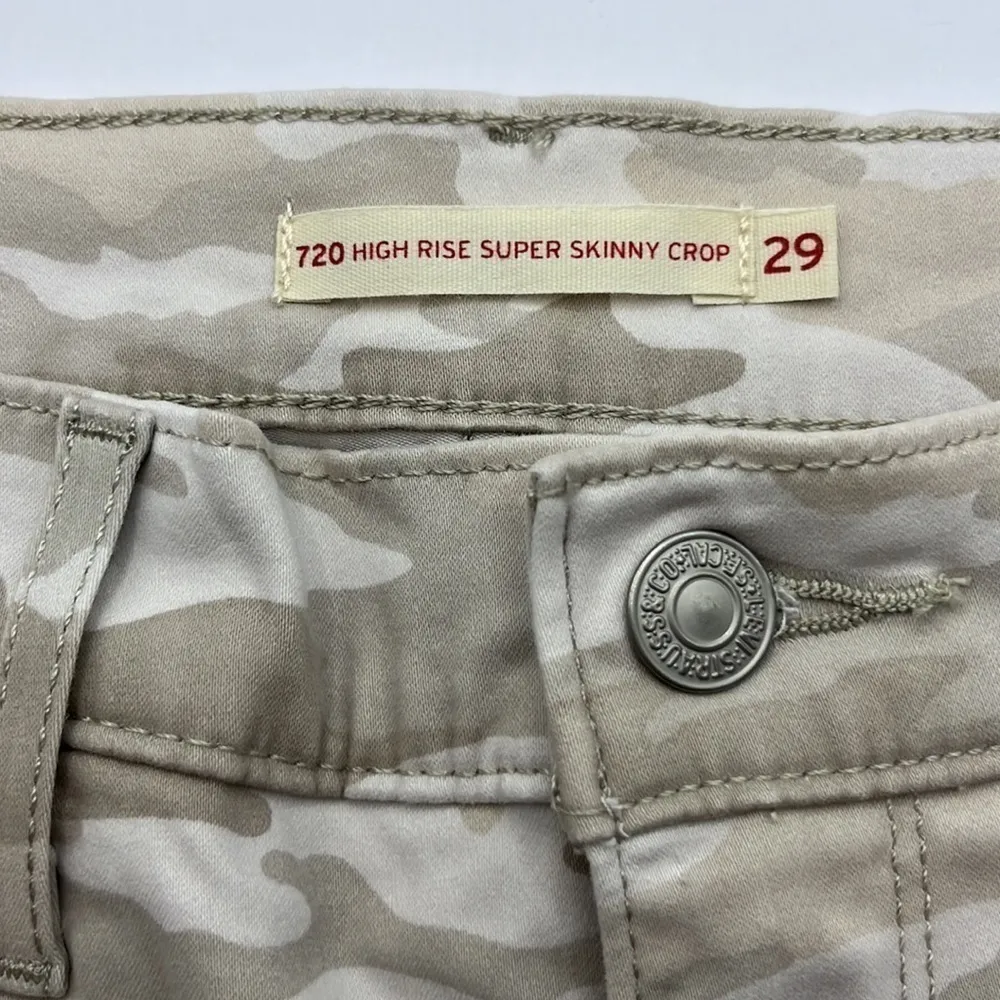 Levi’s 720 High Rise Super Skinny Crop Camo Jeans Size 29 - Image 4