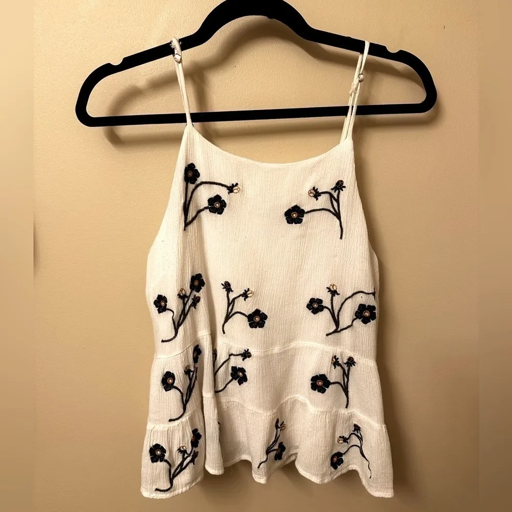 Francesca's Floral Top White and Blue Large - Image 3