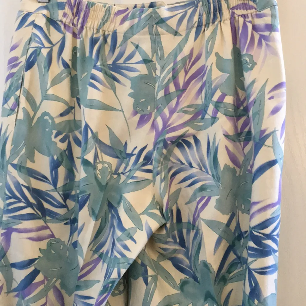 August Silk FINAL MARKDOWN Ladies  cropped silk slacks small - Image 3