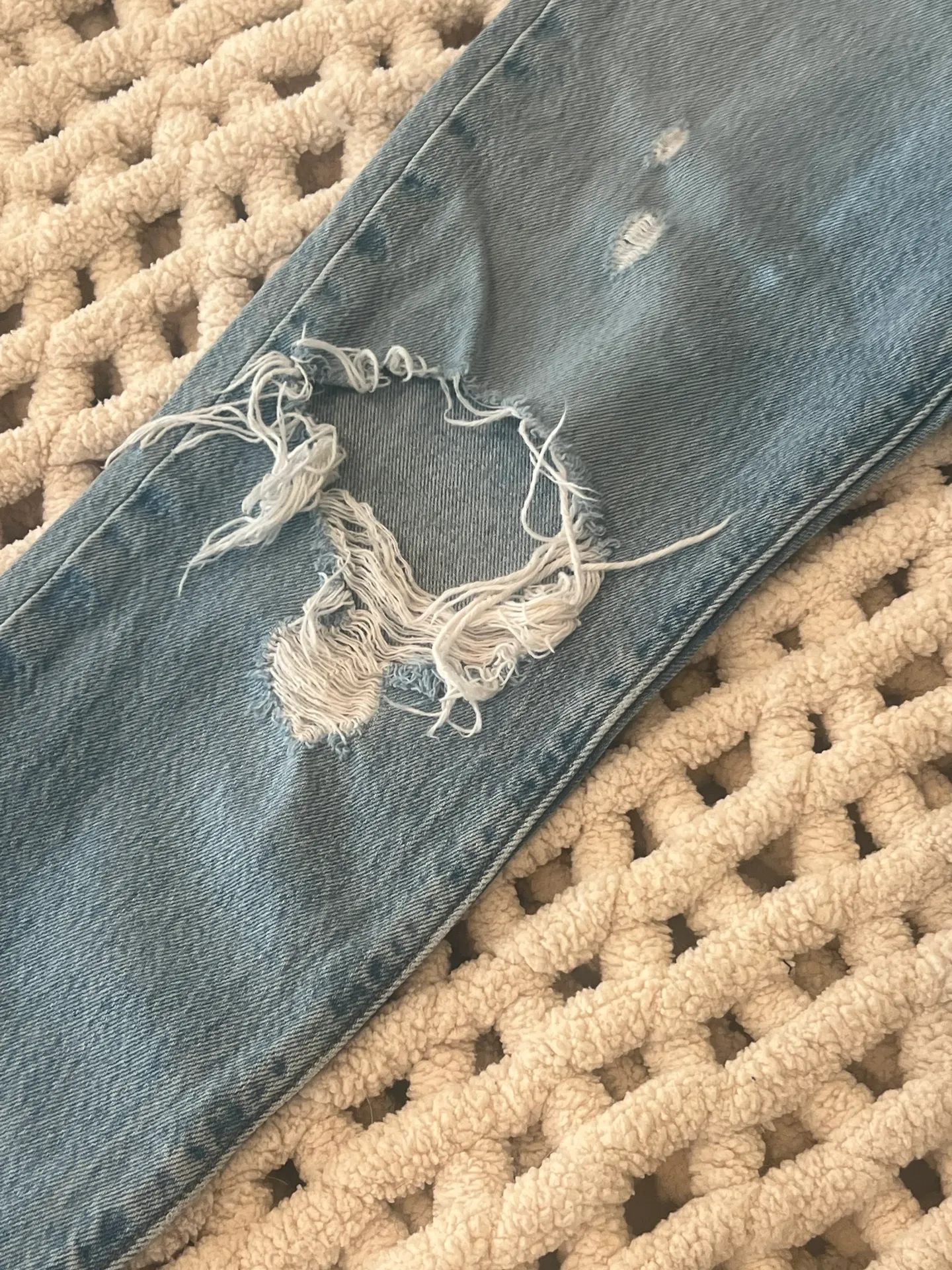 Levi Frayed Jeans - Image 4