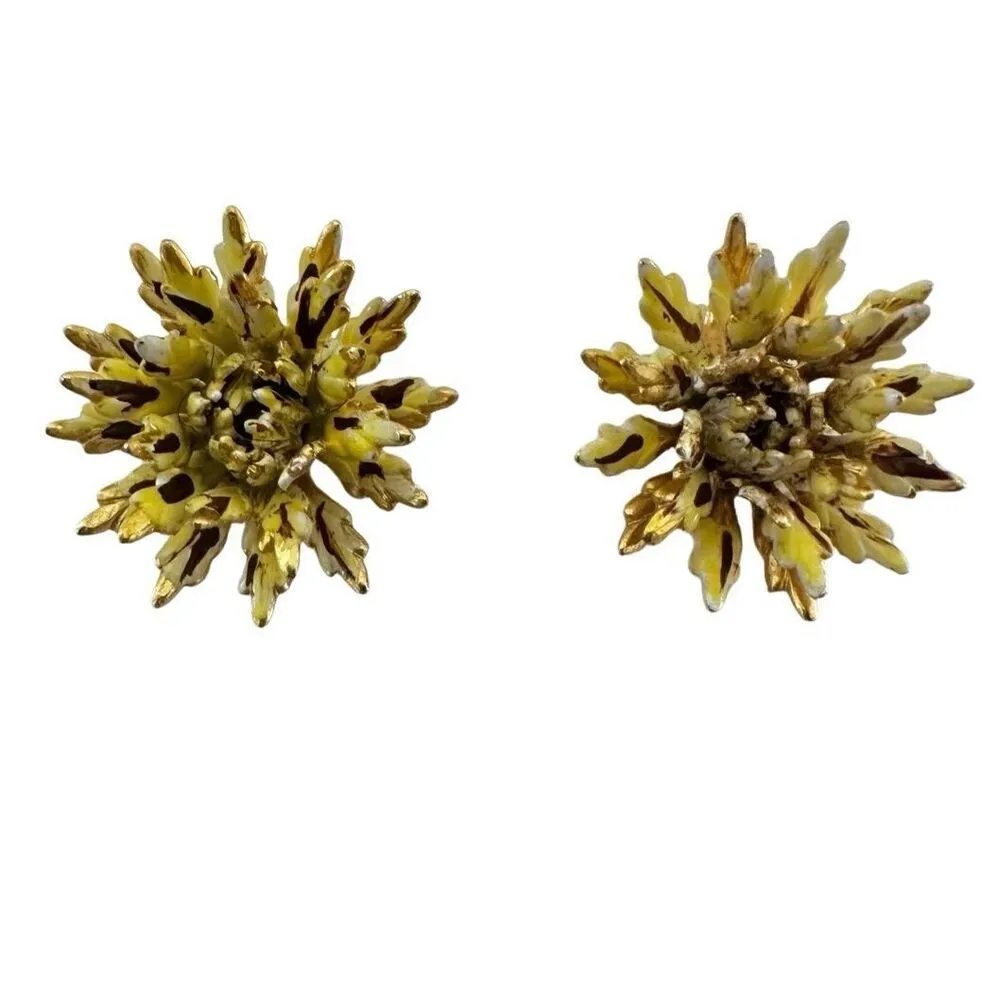 Yellow floral vintage gold tone clip on earrings - Image 6