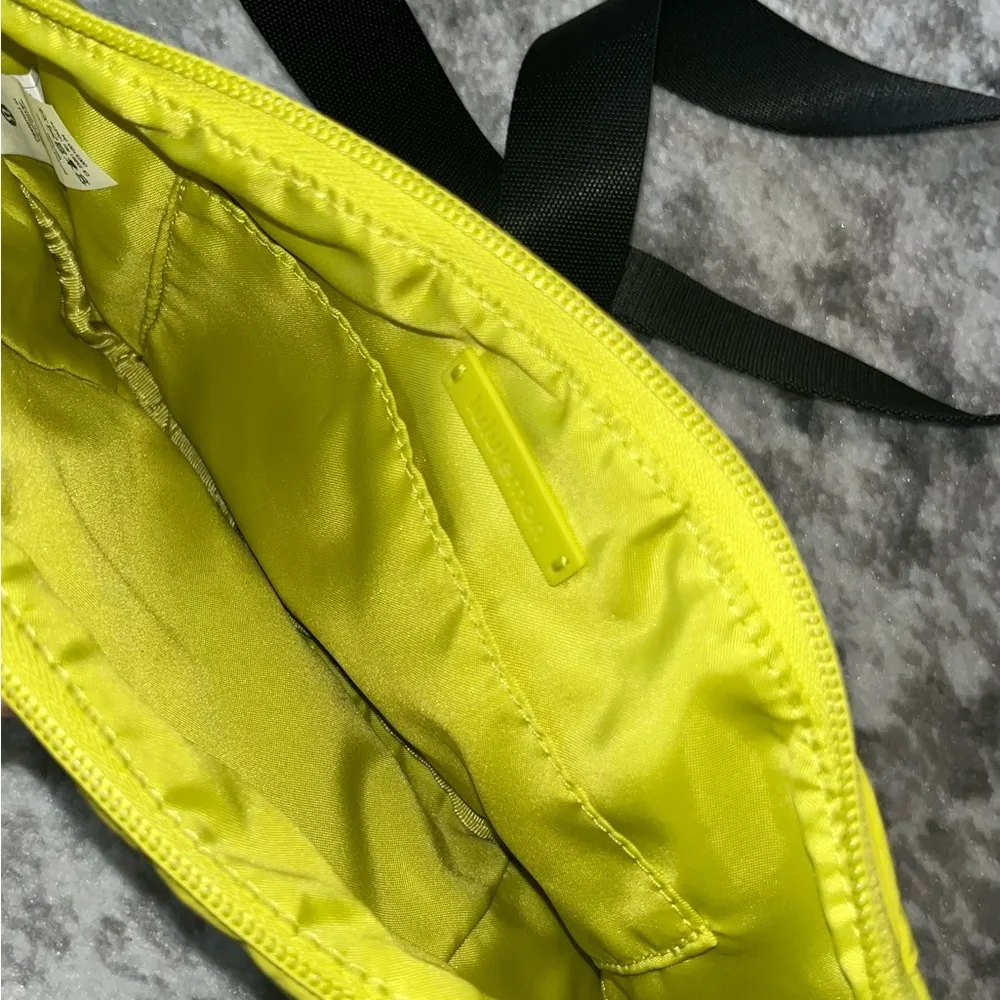 Lululemon Multi-Pocket Waist Bag - Image 7