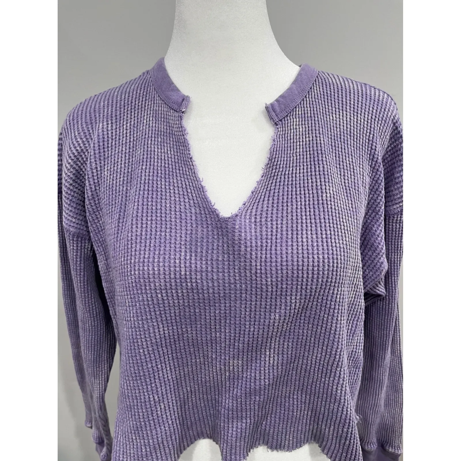 Madeline & Monroe Purple Waffle Knit Cropped V Neck Long Sleeve Top Size M Size M - Image 2