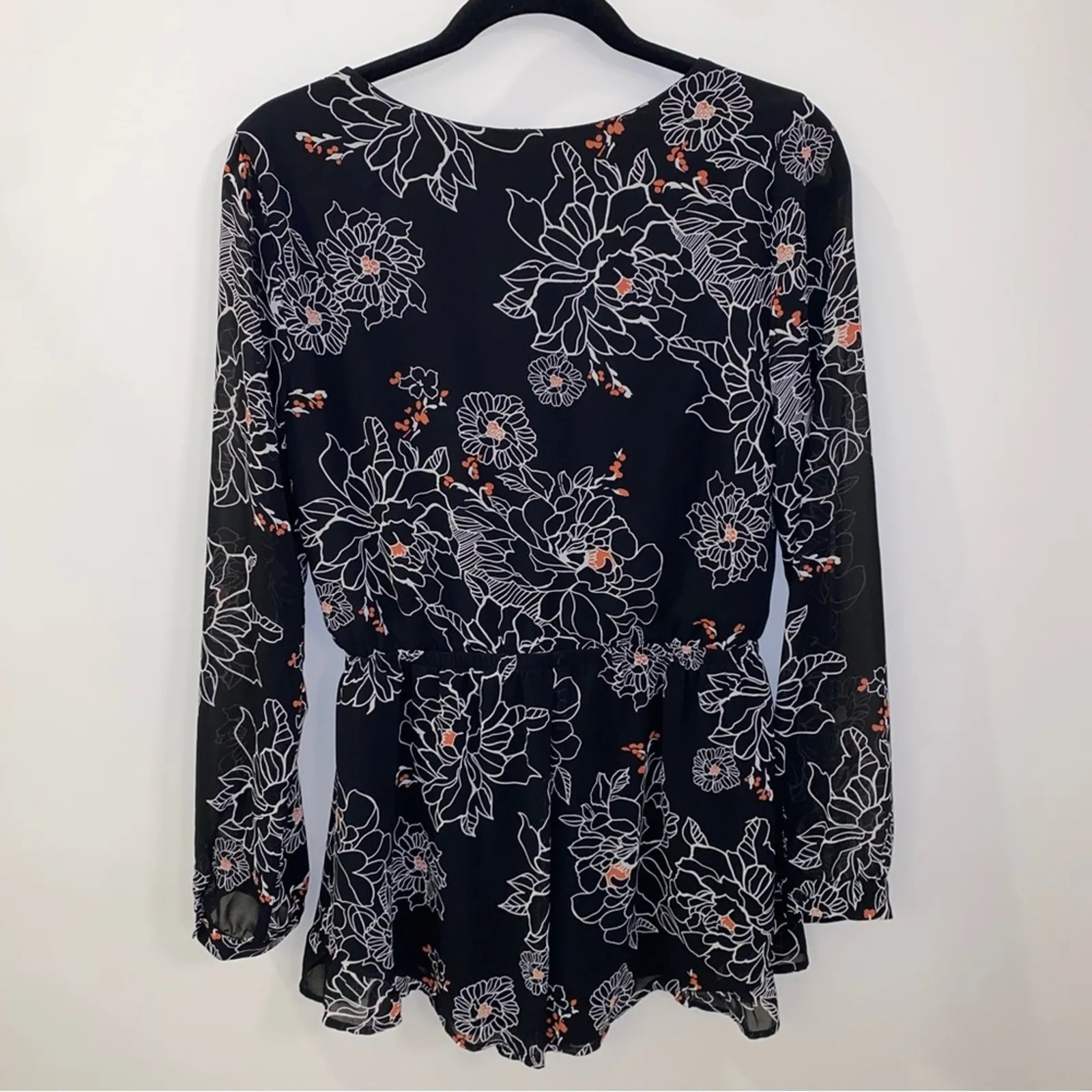 ASTR Black White Red Long-sleeved Floral Romper Size Medium Christmas Holiday - Image 4