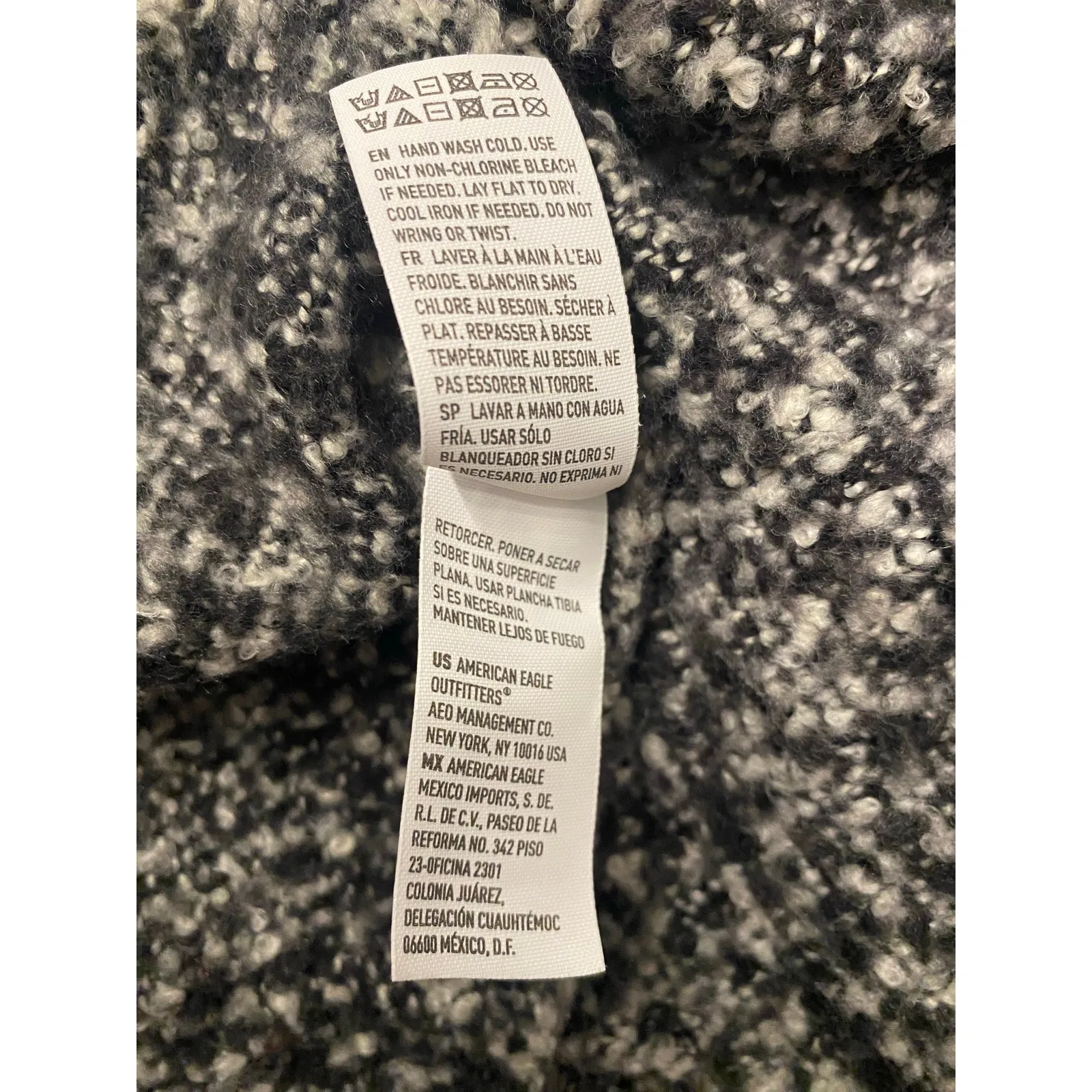 American Eagle Boucle Knit Fringe Wrap Shawl Blanket Scarf Gray Black O/S - Image 4