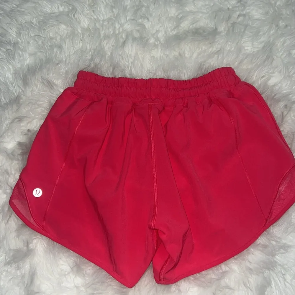 Lululemon Hotty Hot Low-Rise Lined Short 4"
Lip Gloss - Image 3