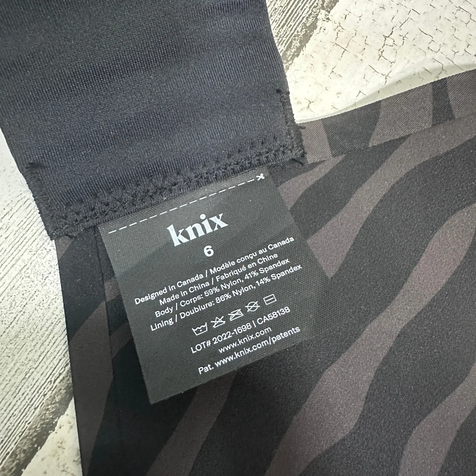 Knix Catalyst Zebra Sports Bra Sz 6 NWT MSRP $78 High Impact Zip Front Black Size M - Image 3