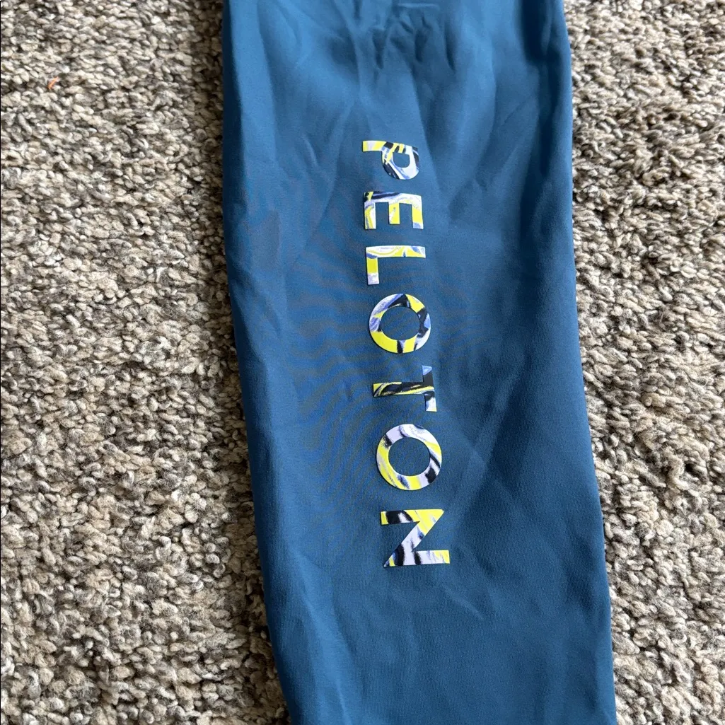 Peloton Leggings size medium - Image 5