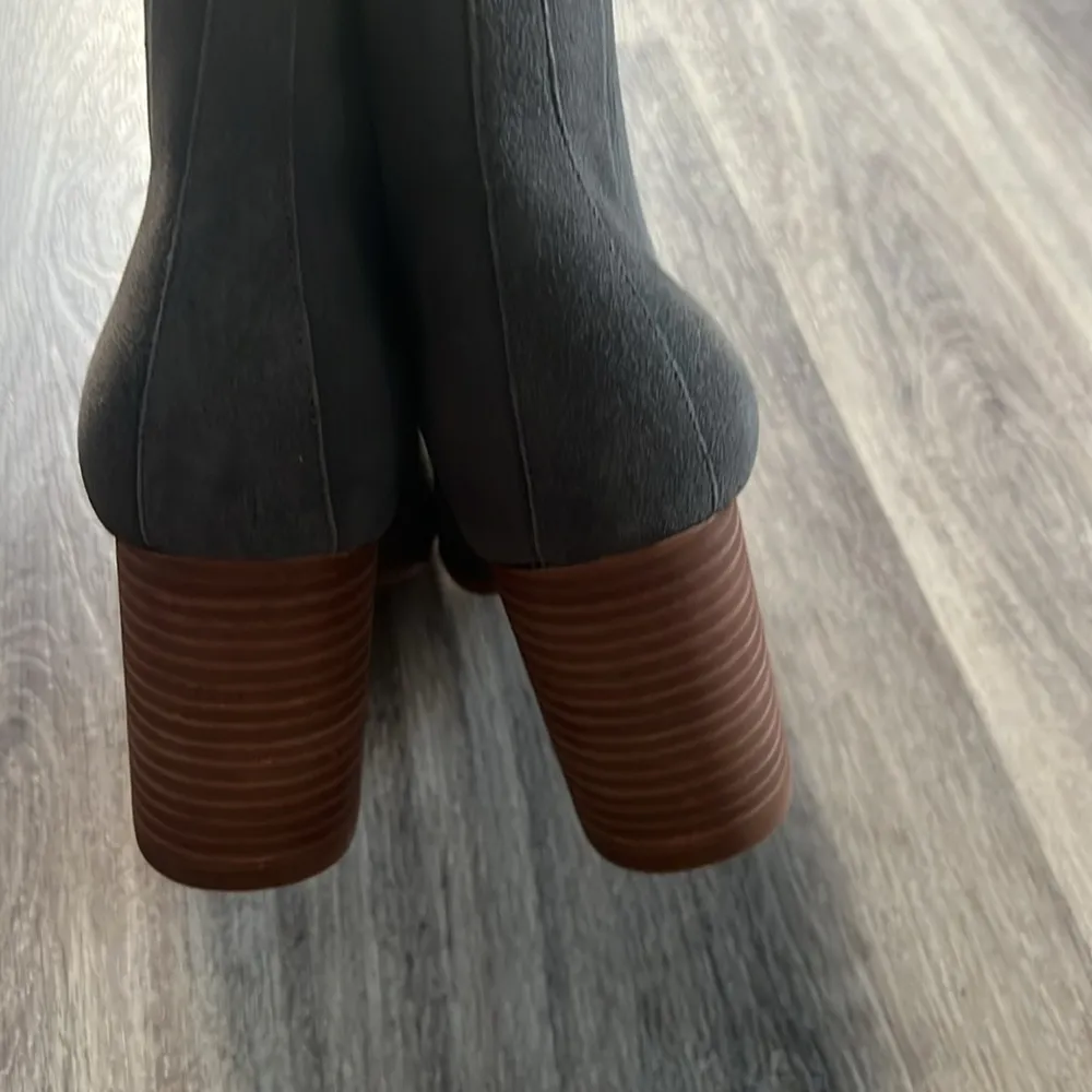 Violet Red Meghan Gray Ankle Boots Women’s Suede Heeled Booties Size 11 New - Image 5