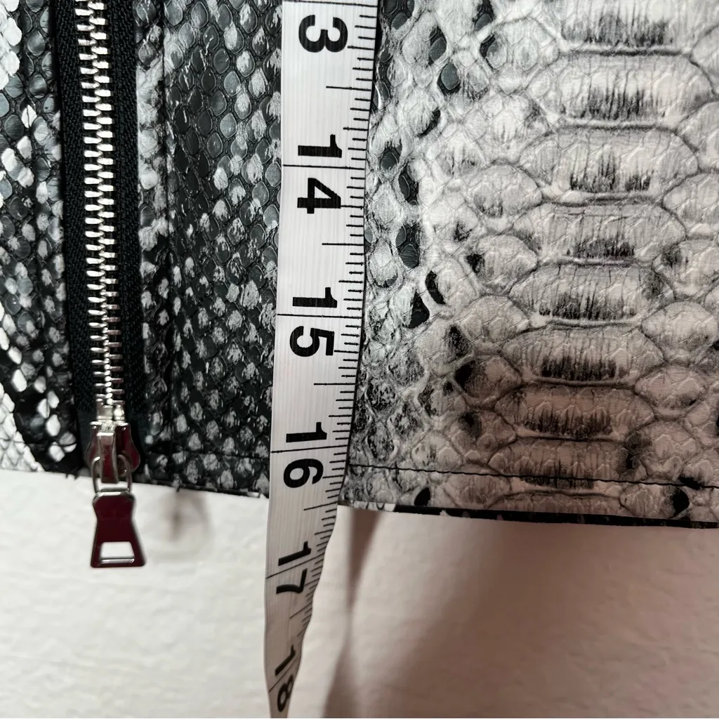 I.AM.GIA gray snake print faux leather zip up mini skirt size large maximalist - Image 6