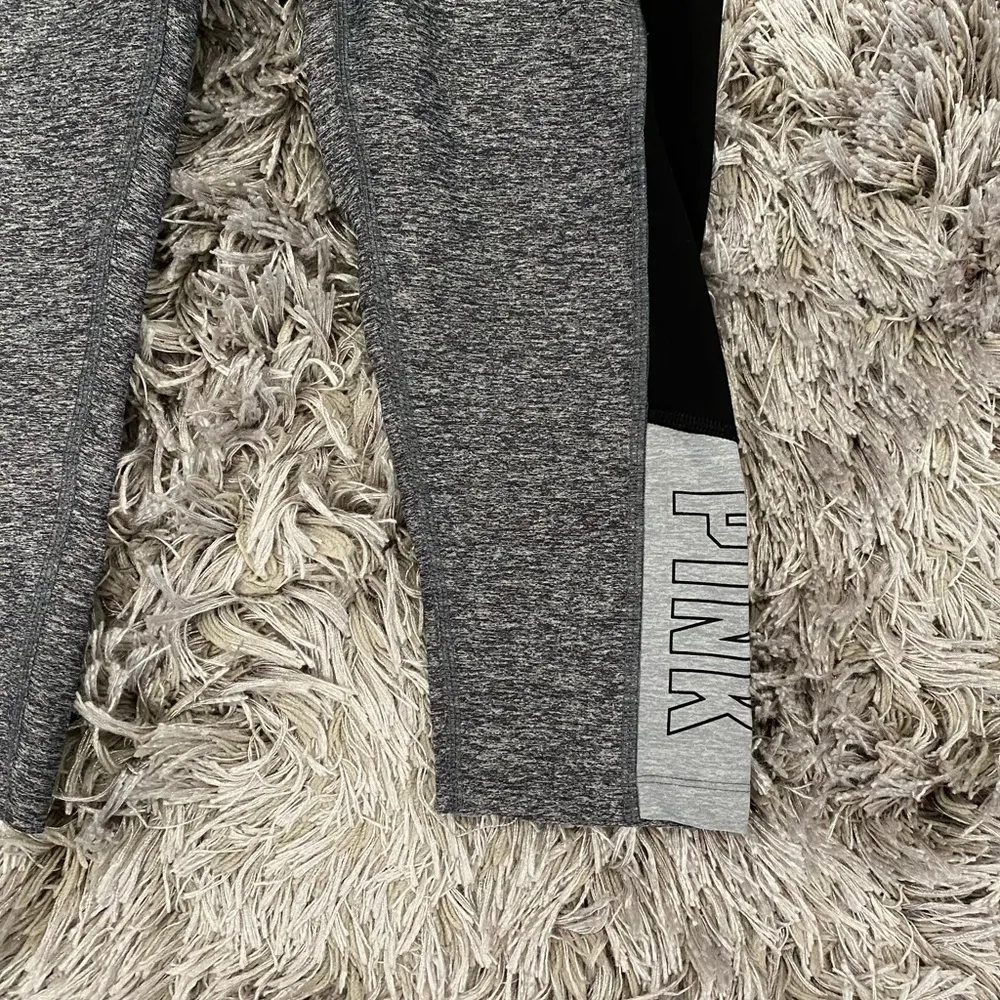 VS PINK - Ultimate Yoga Crop Leggings - Image 4