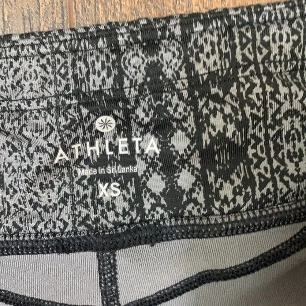 Athleta Prisma Stride Capri, Black/Granite Grey SIZE XS Style# 983394 - Image 5