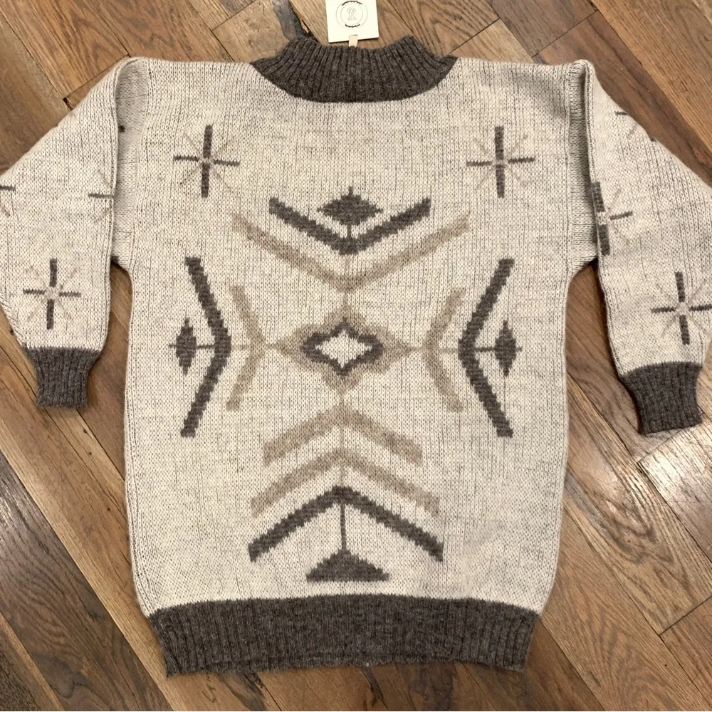 Urban Renewal Gray Reworked Vintage Sweater Size Large - Image 8