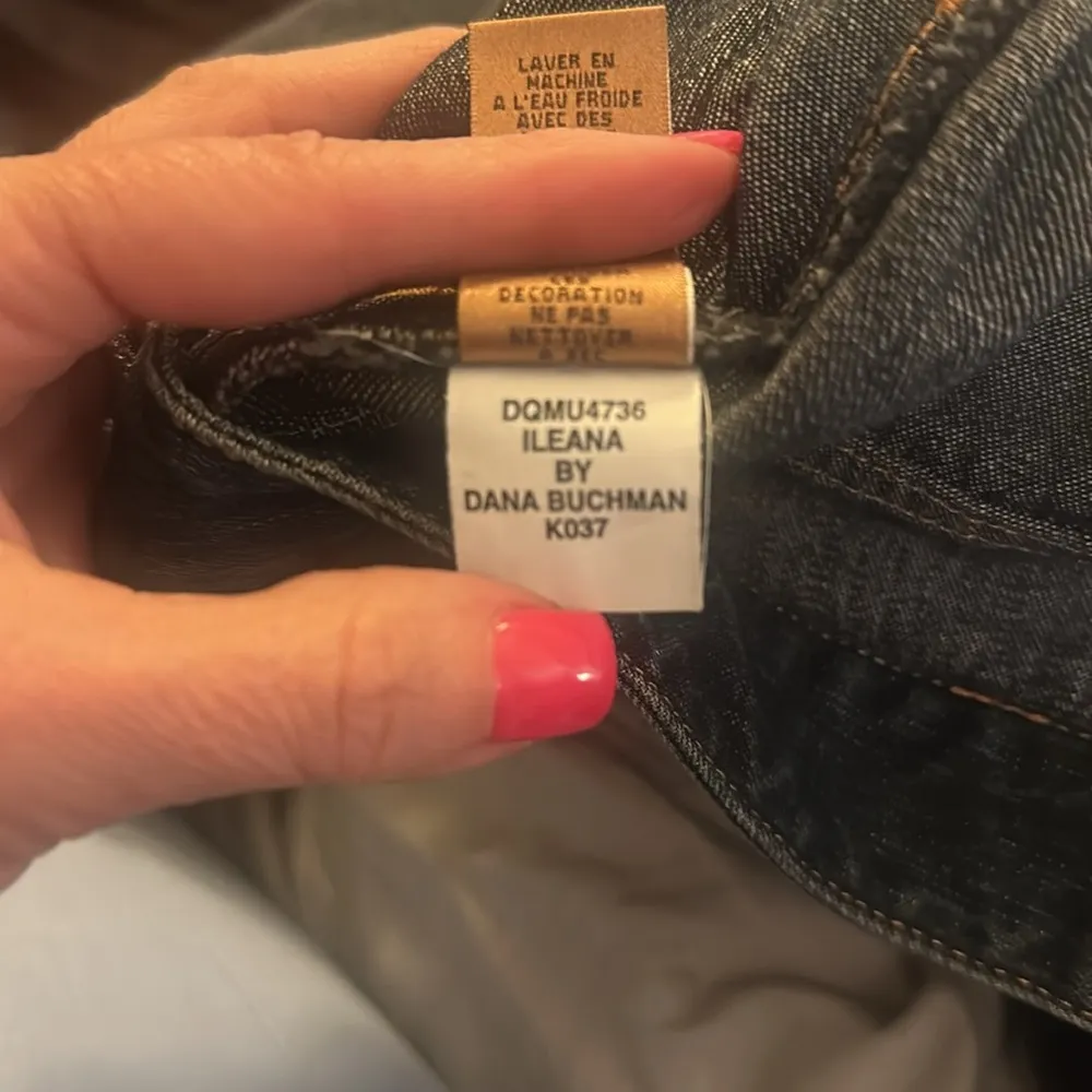 Dana Buchman Ileana  DB jeans size 10 Flare Jeans with Sparkly stones sewn - Image 5