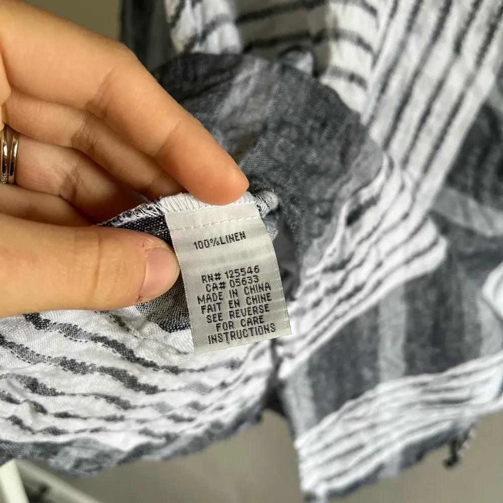 [Habitat] Gray and White Linen Button Down- Size small - Image 9