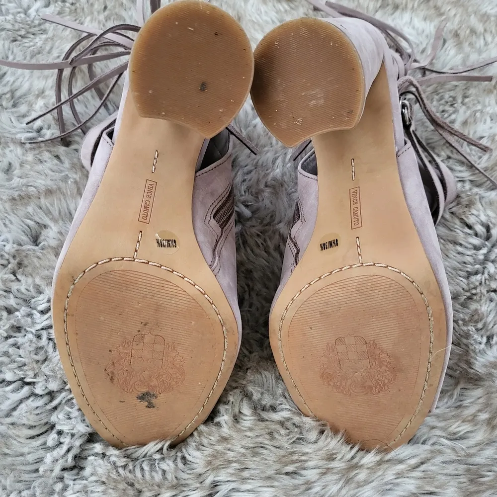 Vince Camuto Catinca Fringe Peep Toe Ankle Boots Chunky Heel Taupe Size 8.5 - Image 4