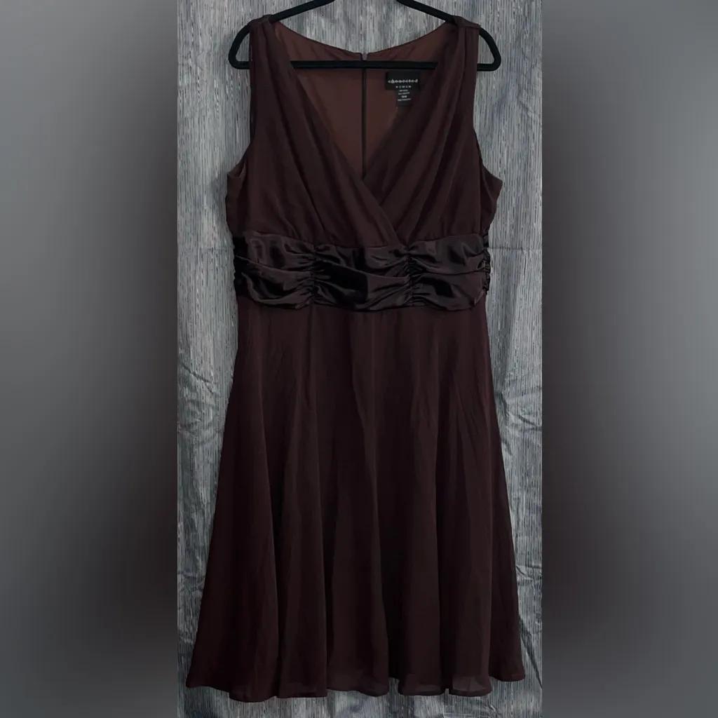 Vintage Connected Woman Brown V - Image 3