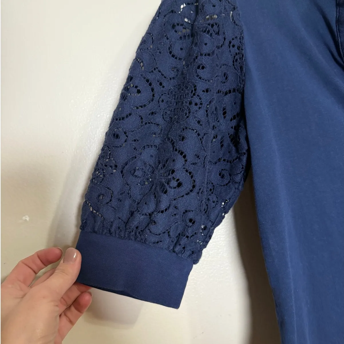 Veronica Beard Coralee Lace-Trimmed Cotton Jersey Blouse in Navy Sz. XS - Image 5