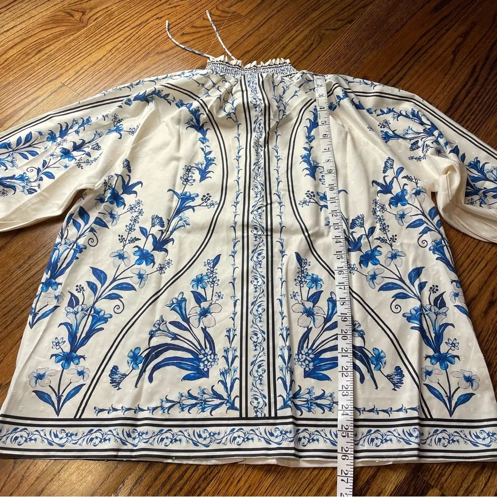 Floral Blue and White Blouse Blue China Print Size L - Image 3