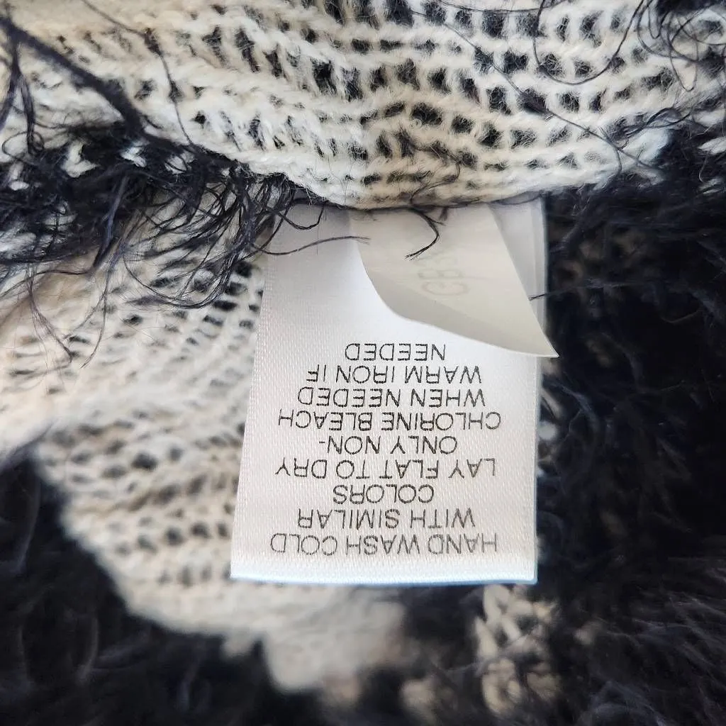 Gianni Binni Black Oversized Aztec Sweater Size Small Fuzzy Eyelash Sweater - Image 8