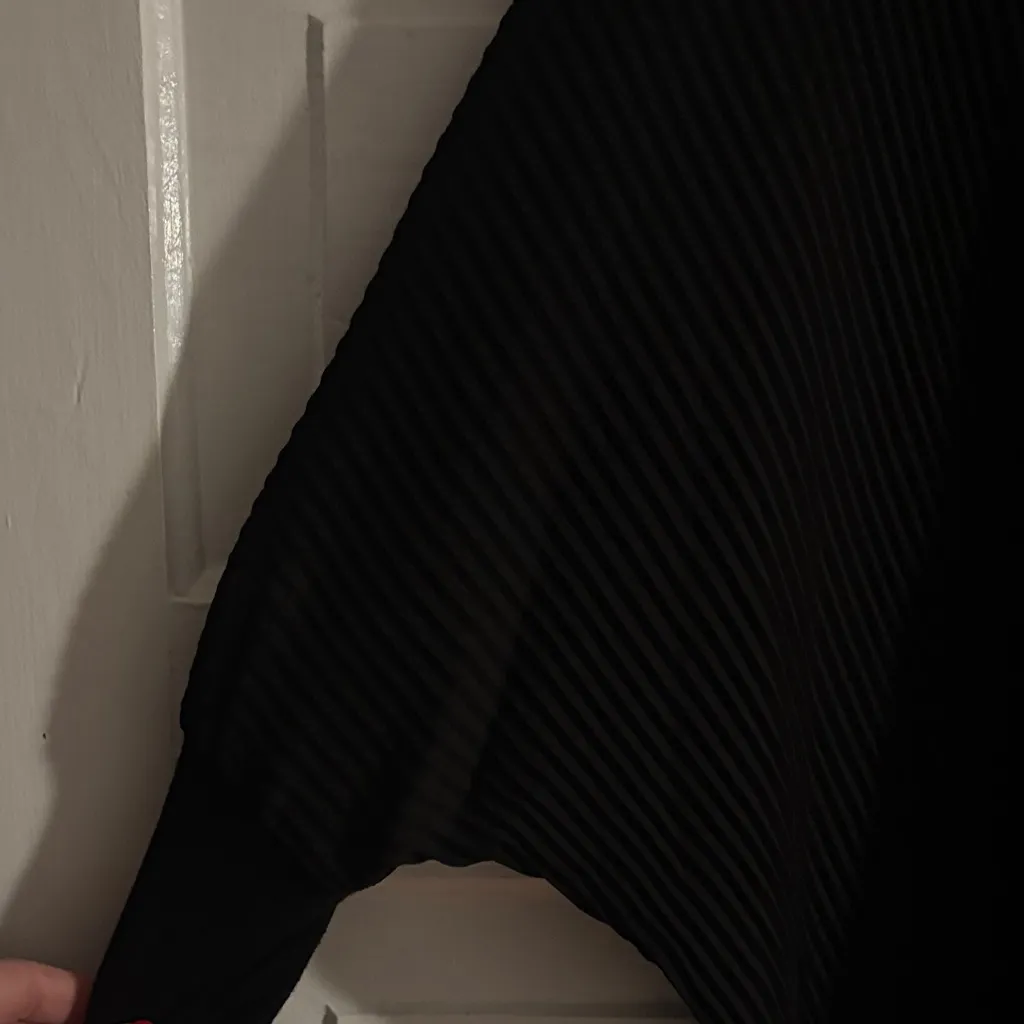 Chic Black Women's Crinkle Textured Shirt - Image 3