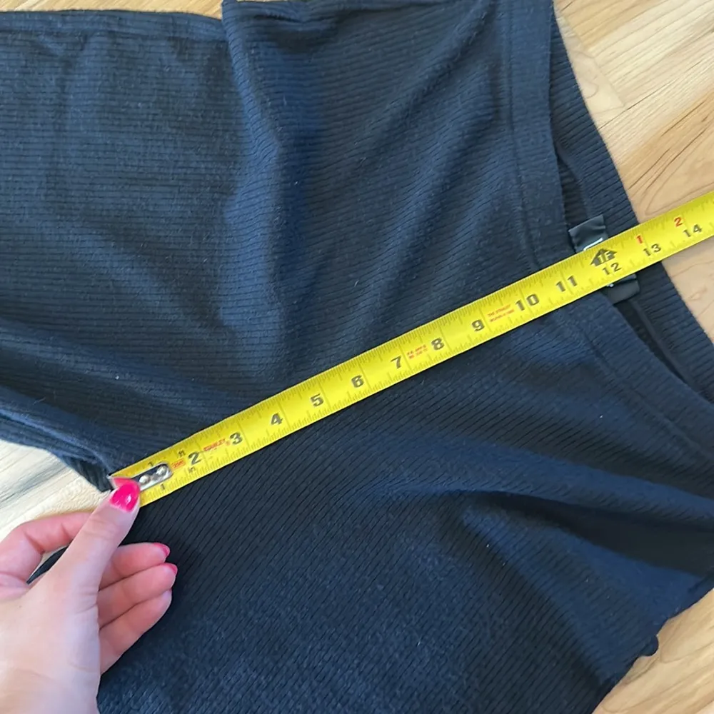 NWT Lulus Ribbed Cropped Flare Pant Black Medium - Image 5