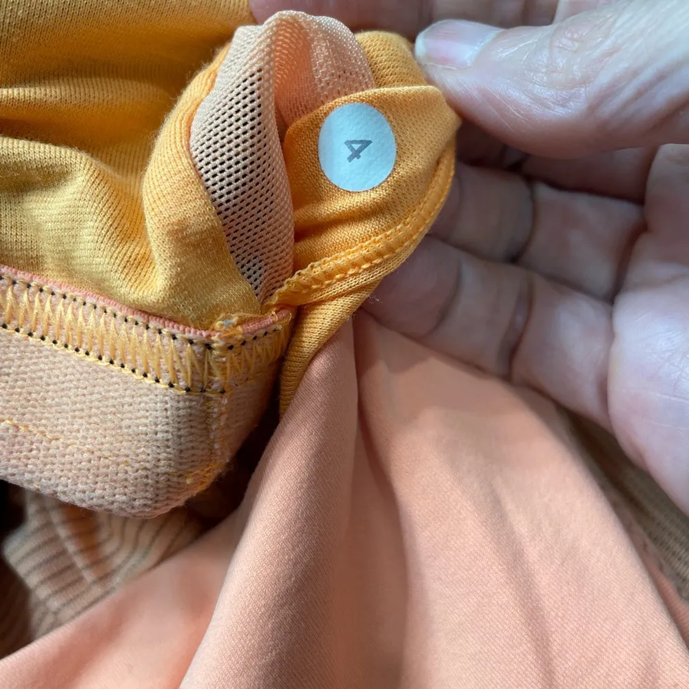 Lululemon Run back on track Orange tangerine tank top with built in bra size 4 - Image 4