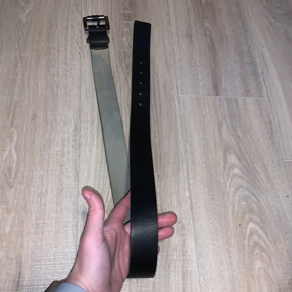 Macy's Woman’s black faux leather large silver belt - Image 3