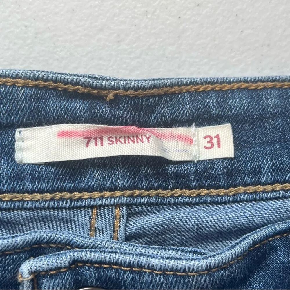 Levi Strauss & Co 711 Skinny Distressed Jean Size 31 - Image 3