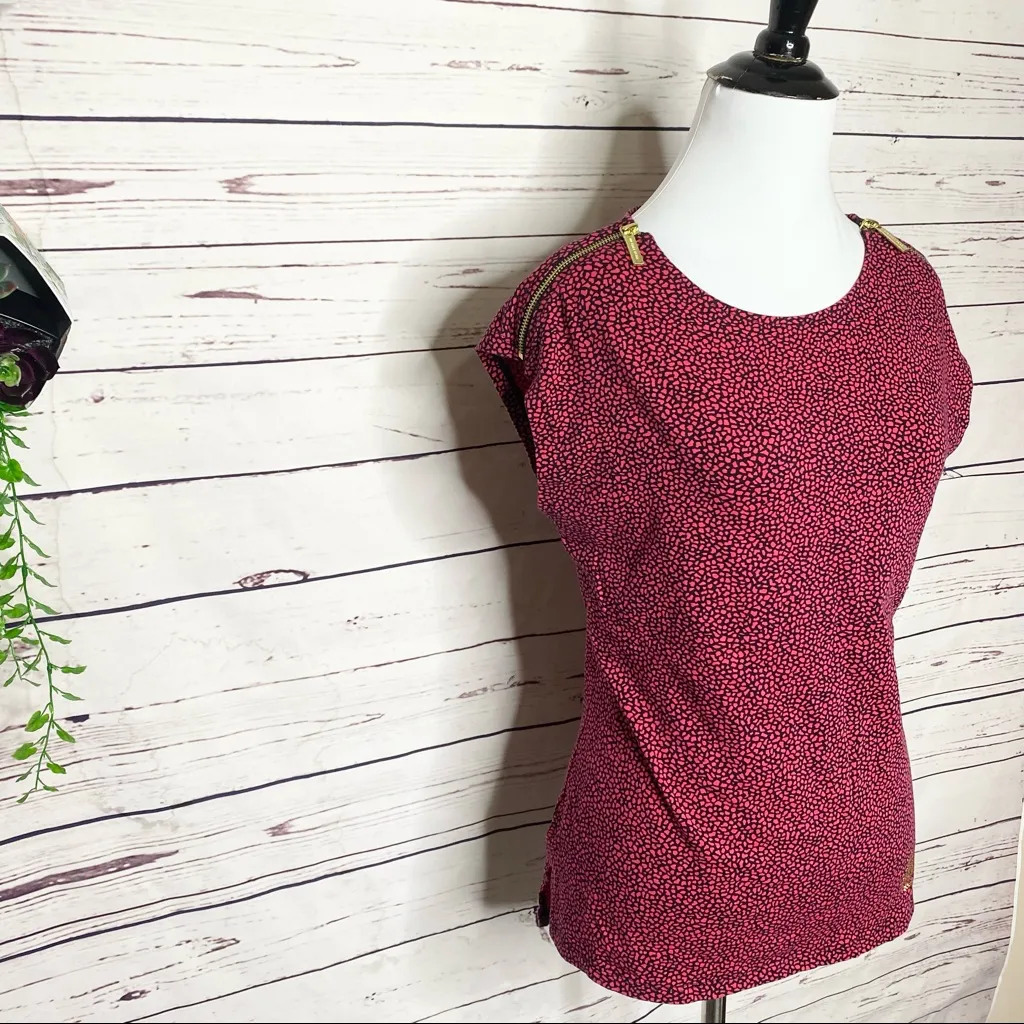 Michael Kors Hot Pink & Black Zipper Detail Studded Logo Top Size Small - Image 7