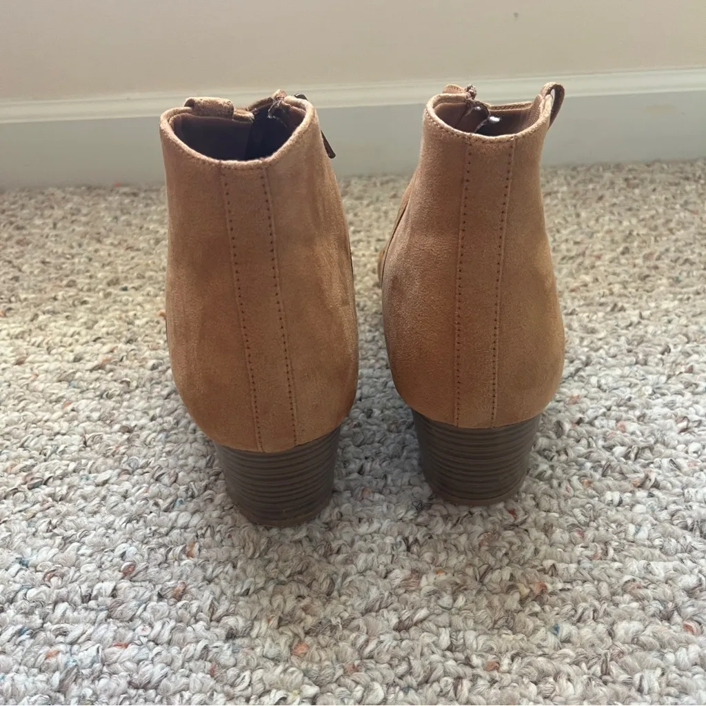 Old Navy Women's size 10 Tan Light Brown Suede Leather Boots Block Heel  Zip - Image 3