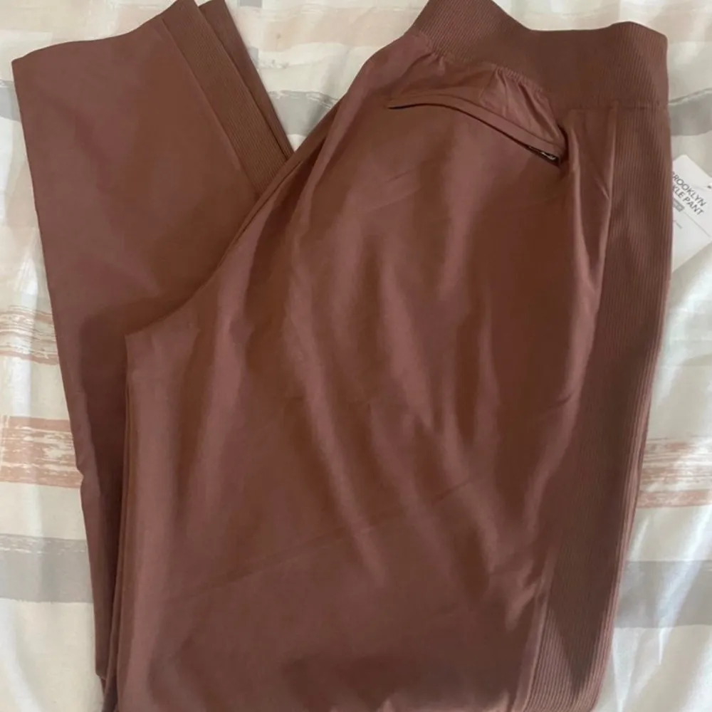 Brooklyn Ankle pants, size 4, in hearth rose - Image 5