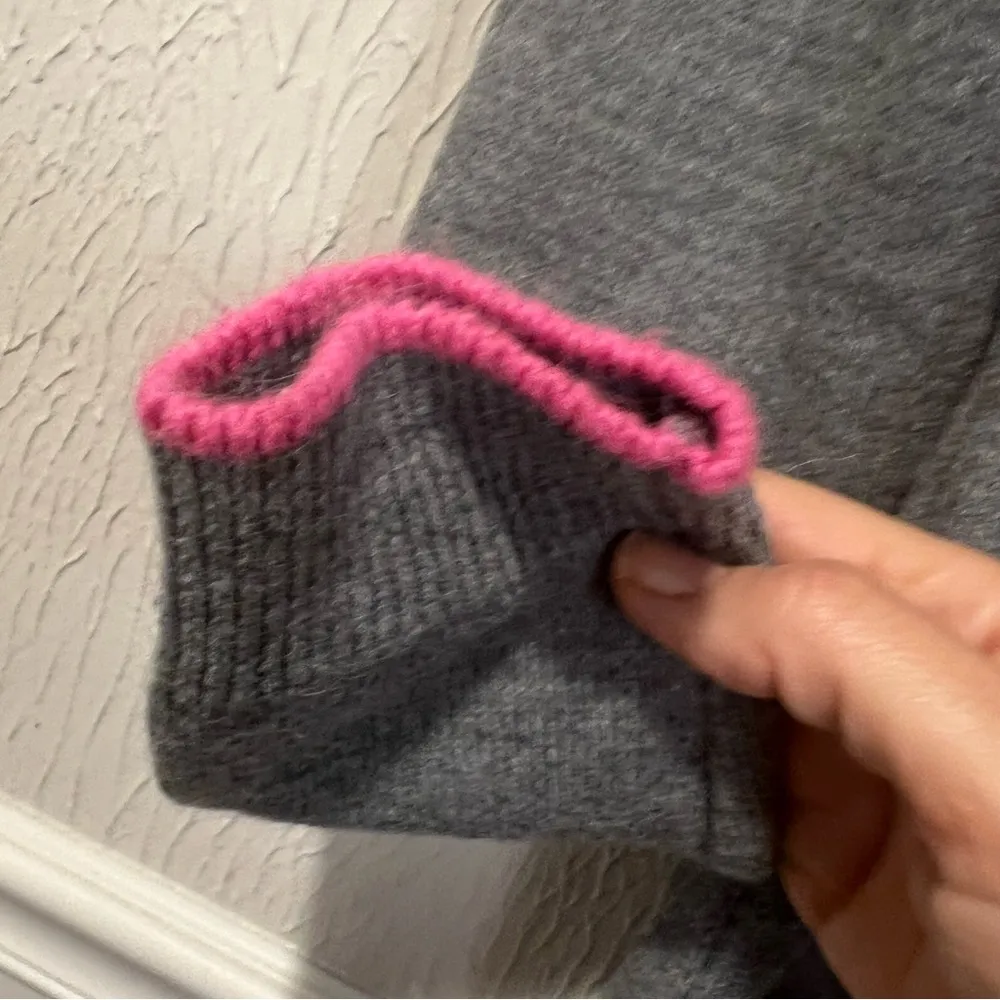 F&F Knitwear Gray Multi Color Chevron long sleeve crew neck Sweater size medium - Image 4