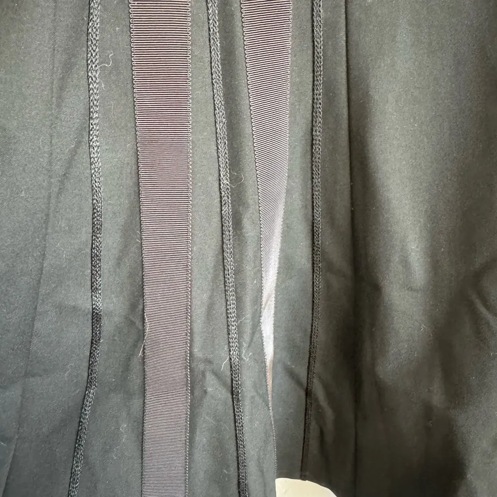 NWT  Black Ribbon Embroidered  Knee Length Circle Skirt Women’s 4 - Image 3