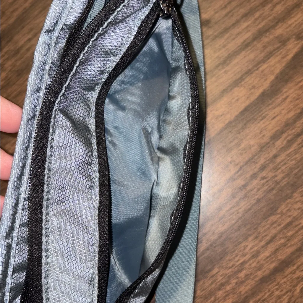 Nike Running Waist Fanny Pack Running Belt w/ 2 Zipper Pockets - Image 5