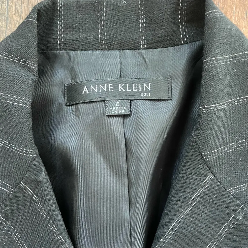ANNE KLEIN / MERONA black pinstripe pantsuit - Image 7